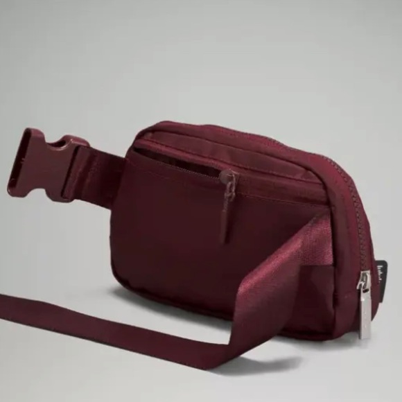 Lululemon Everywhere Belt Bag Red Merlot New With Tag! - Picture 5 of 8